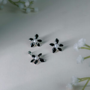 Black Floral Pendant Earrings Set With Chain