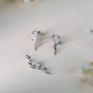 Leaf Motif Pendant Earrings Set With Chain